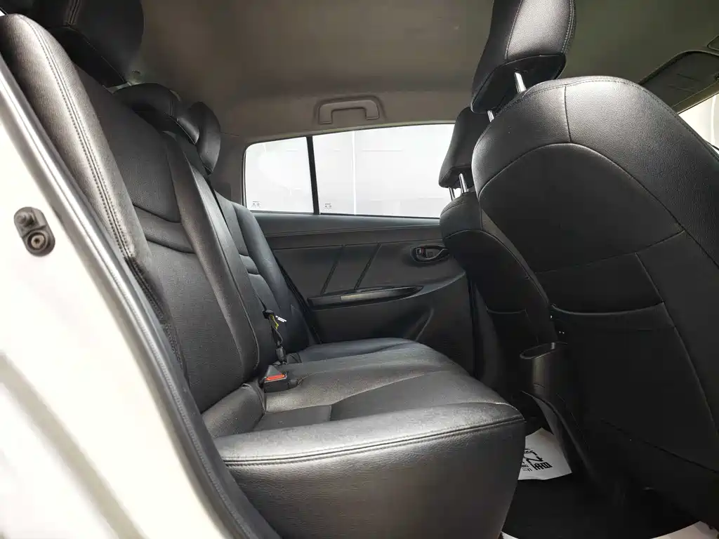 Toyota Yaris L 2020 — фото 17