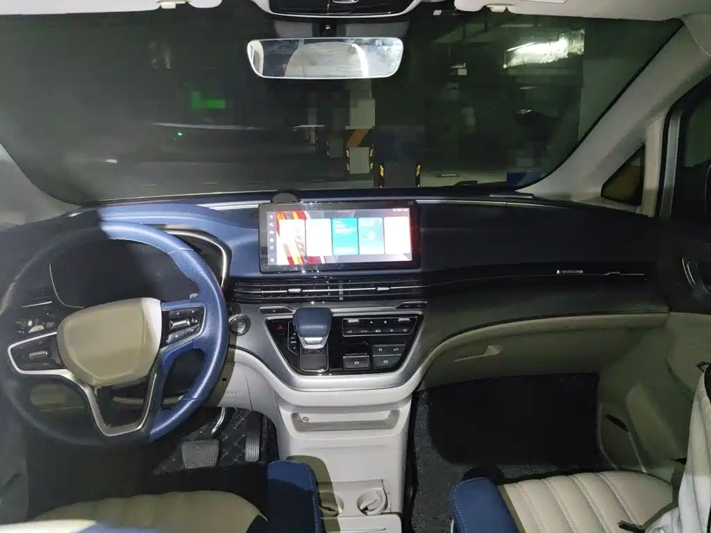Roewe iMAX8 2022 — фото 13