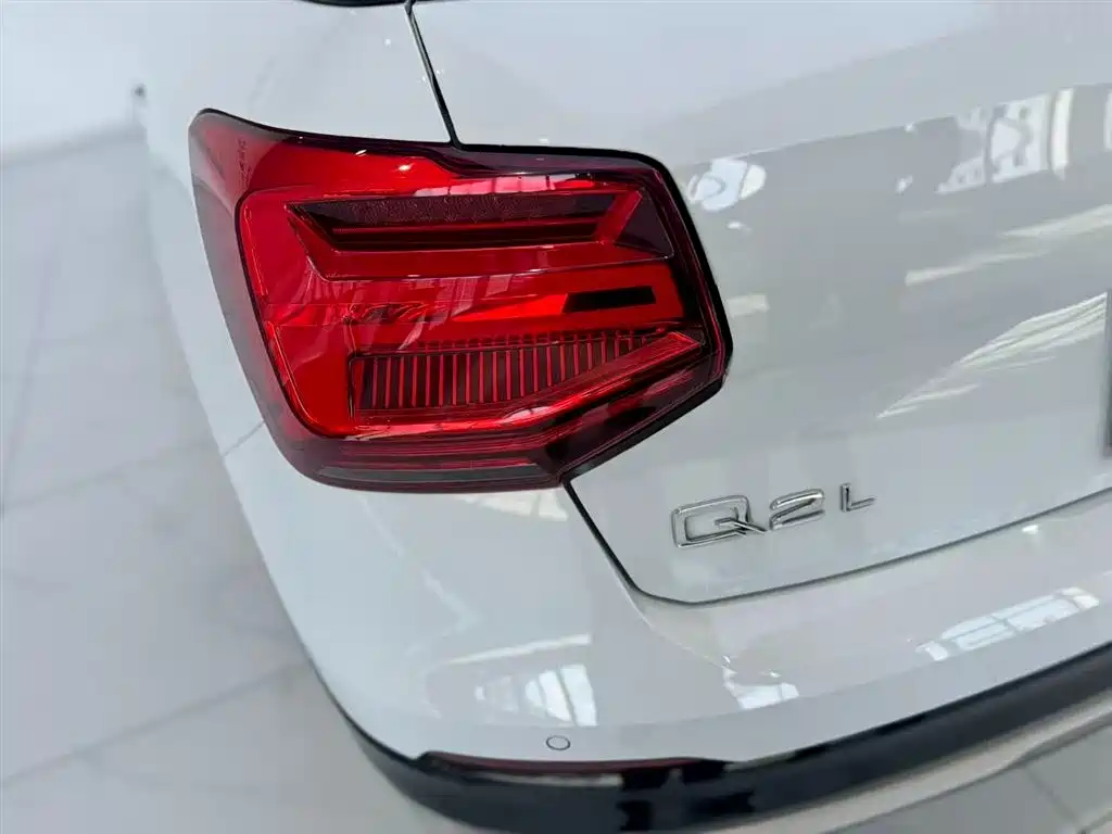 Audi Q2L 2021 — фото 15