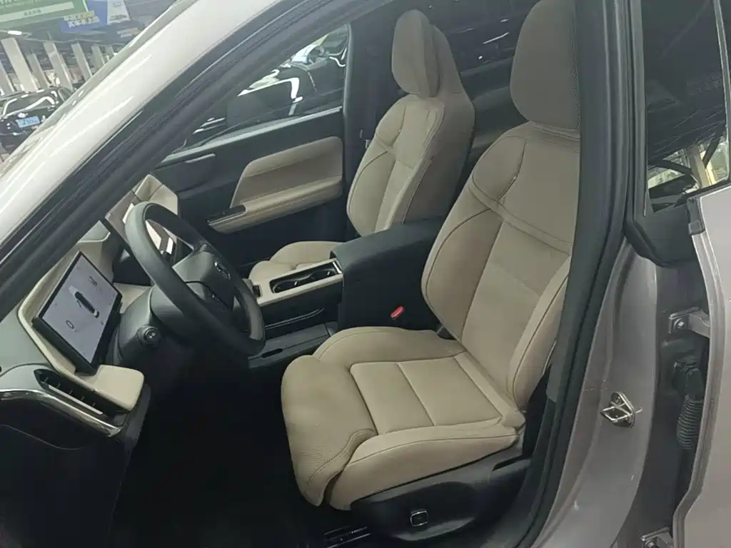 Volvo XC70 PHEV 2025 — фото 15