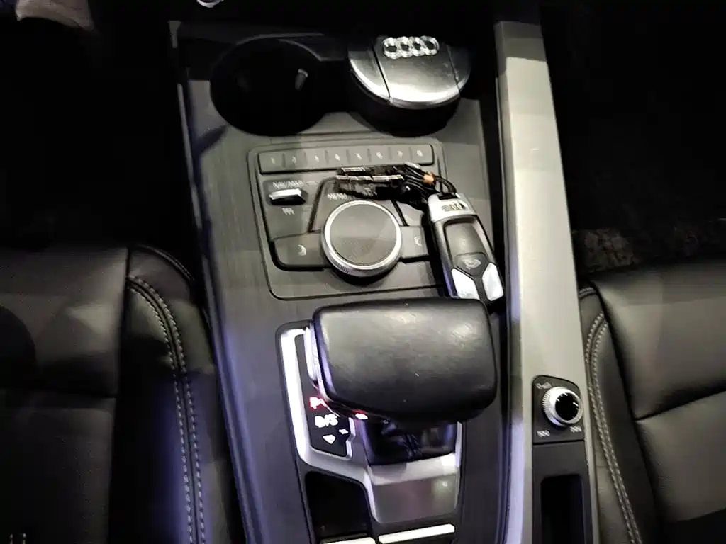 Audi A4L 2018 — фото 14