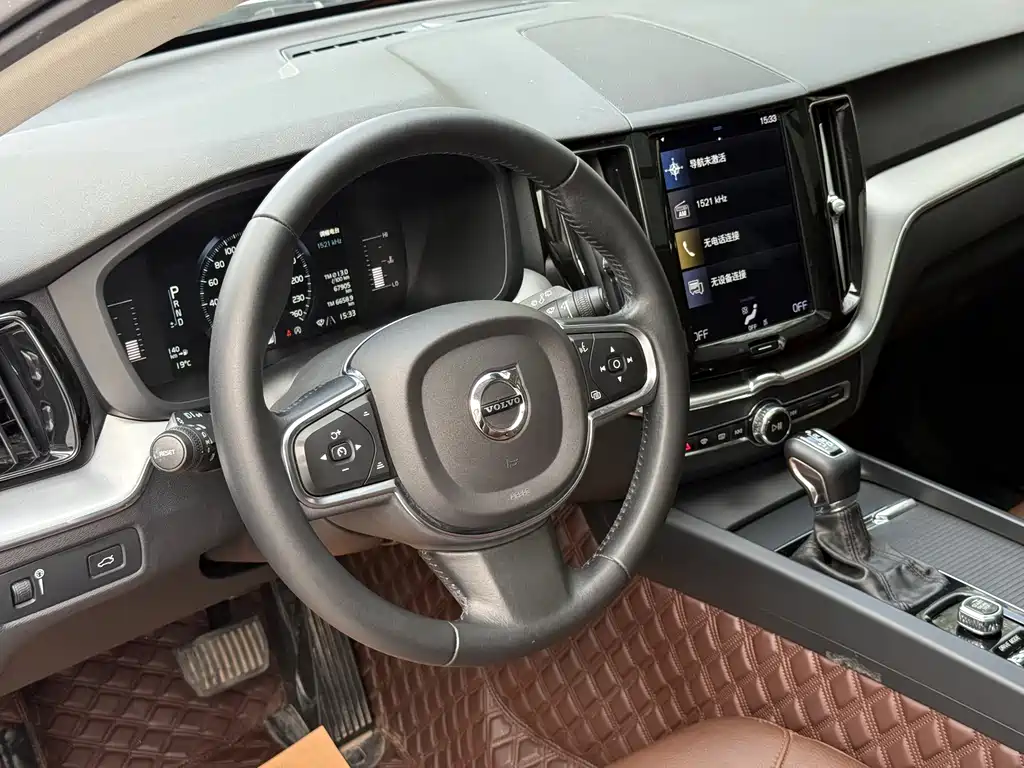 Volvo XC60 2020 — фото 15