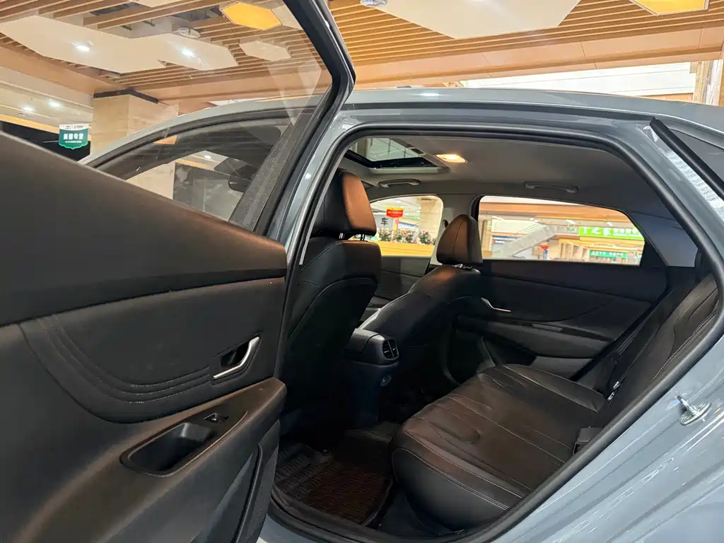 Hyundai Elantra 2023