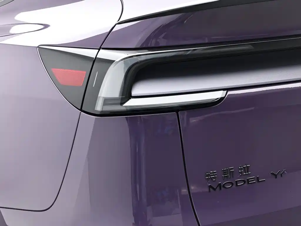 Tesla Model Y L 2026 — фото 7