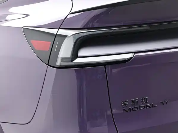 Tesla Model Y L 2026