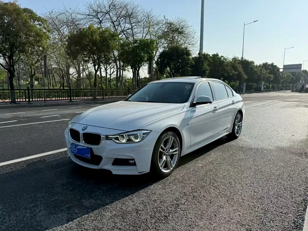 BMW 3 Series 2018 — фото 1