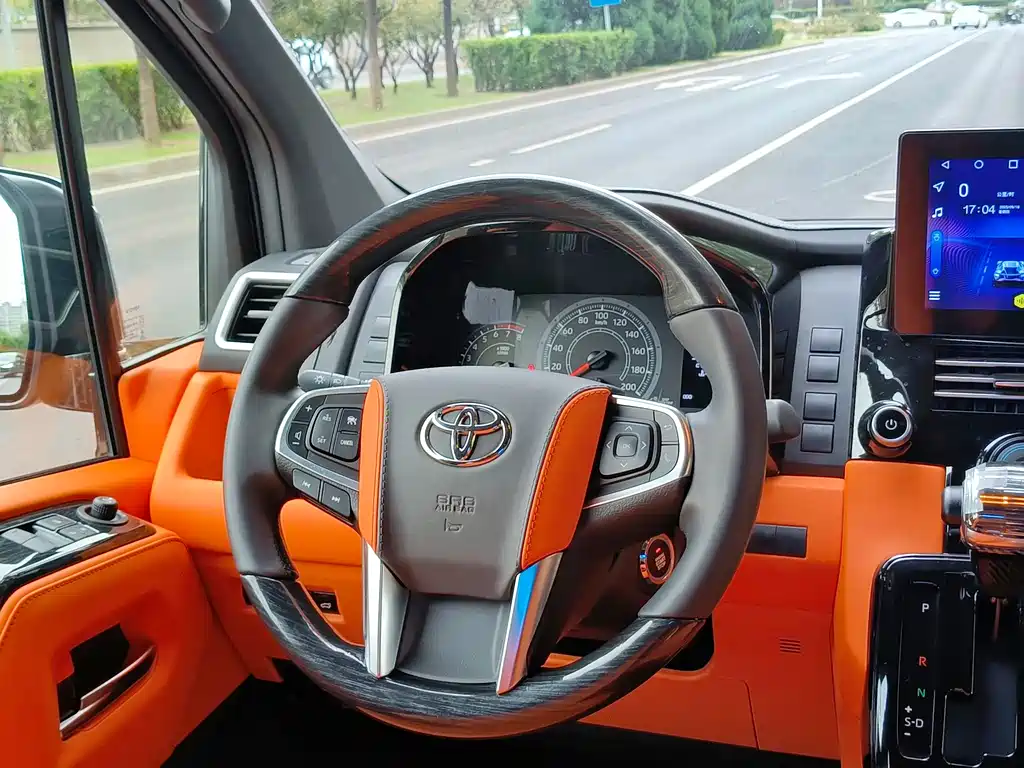 Toyota Hiace 2025 — фото 12