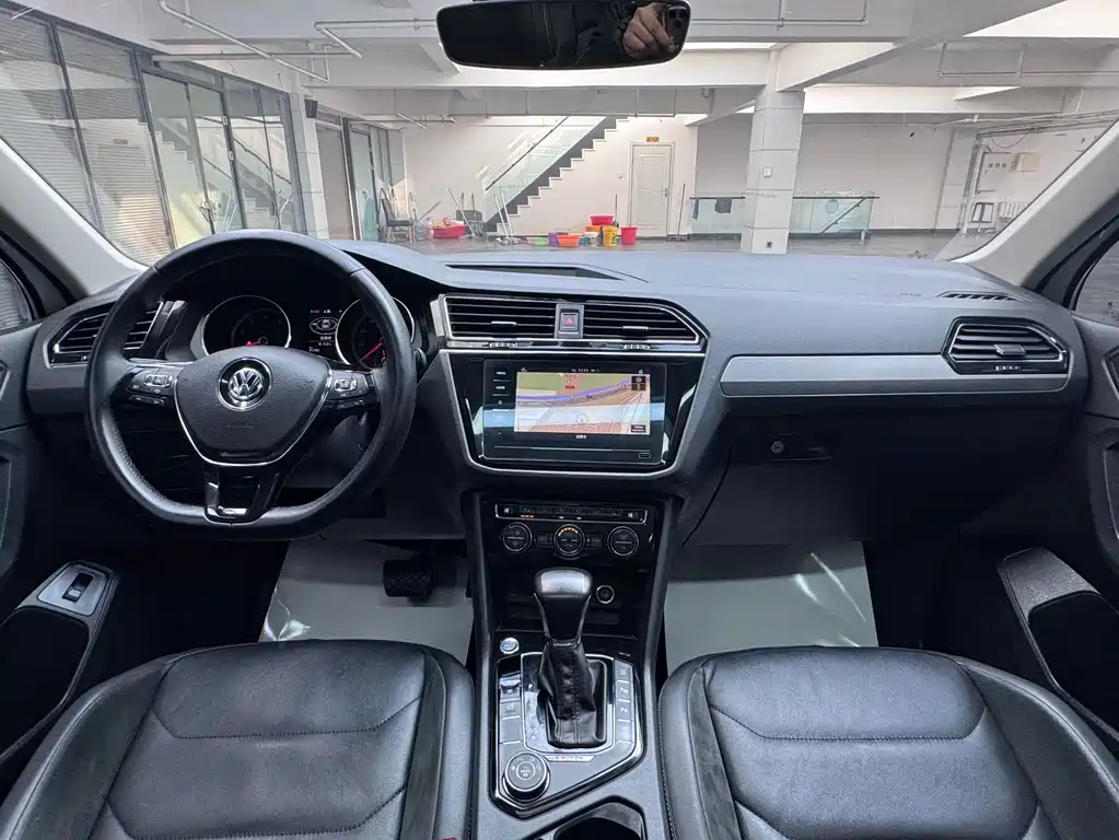 Volkswagen Tiguan L 2020 — фото 9