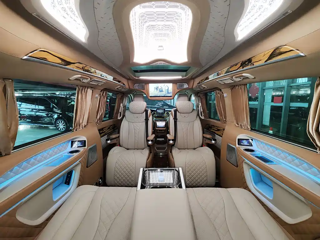 Mercedes-Benz V-Class 2020 — фото 11