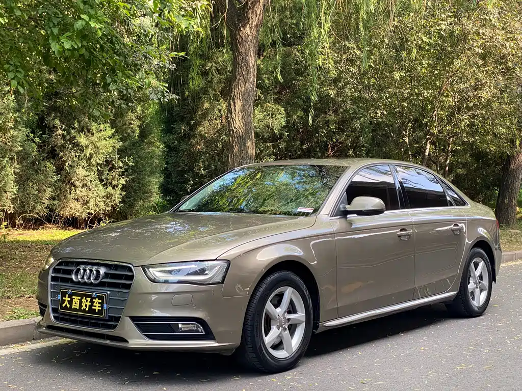 Audi A4L 2014 — фото 1