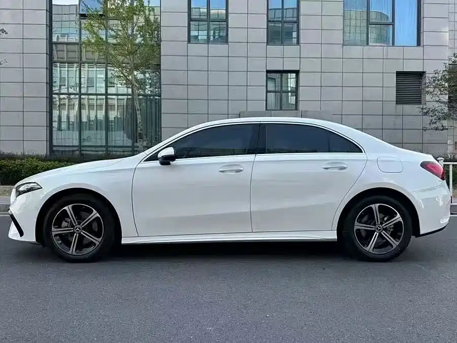 Mercedes-Benz A-Class 2023 — фото 3