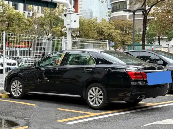 Toyota Crown 2012