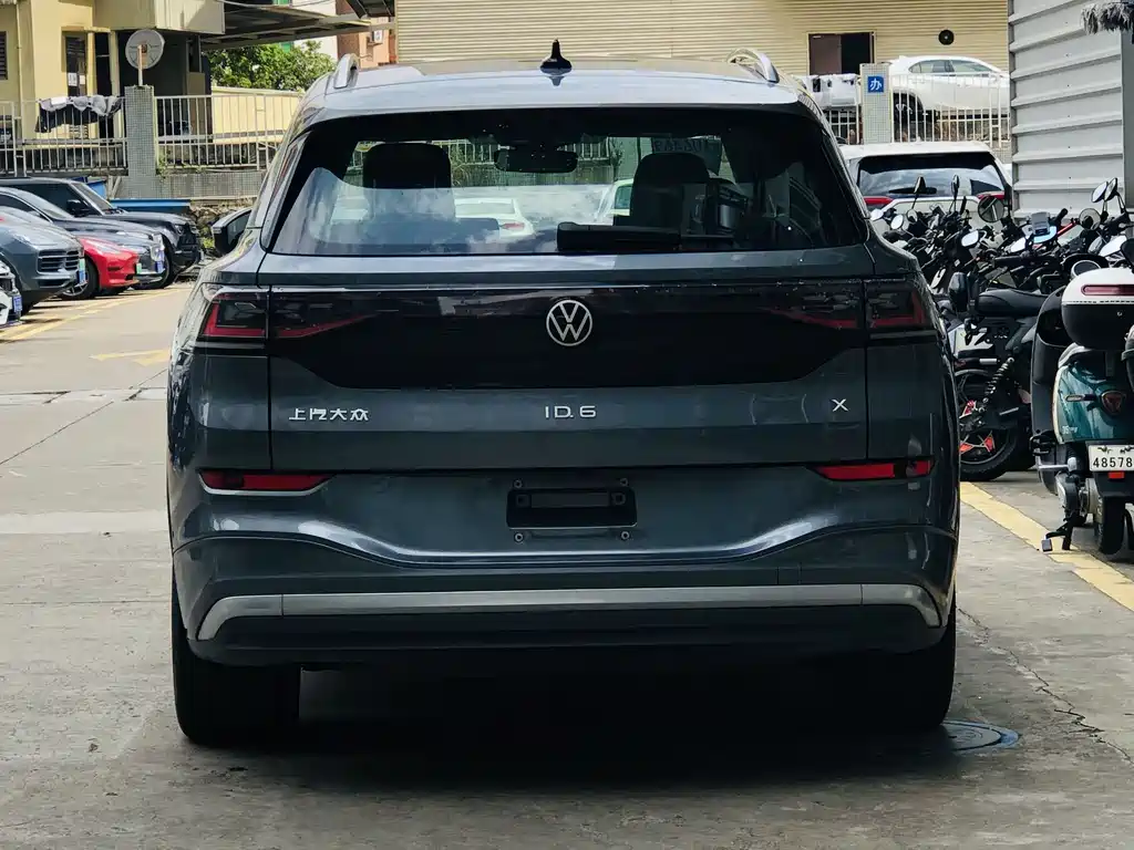 Volkswagen ID.6 X 2024