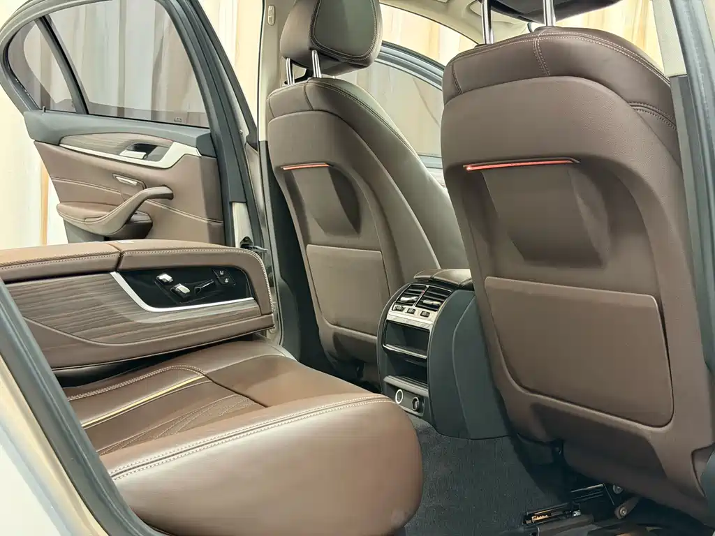 BMW 5 Series 2017 — фото 15