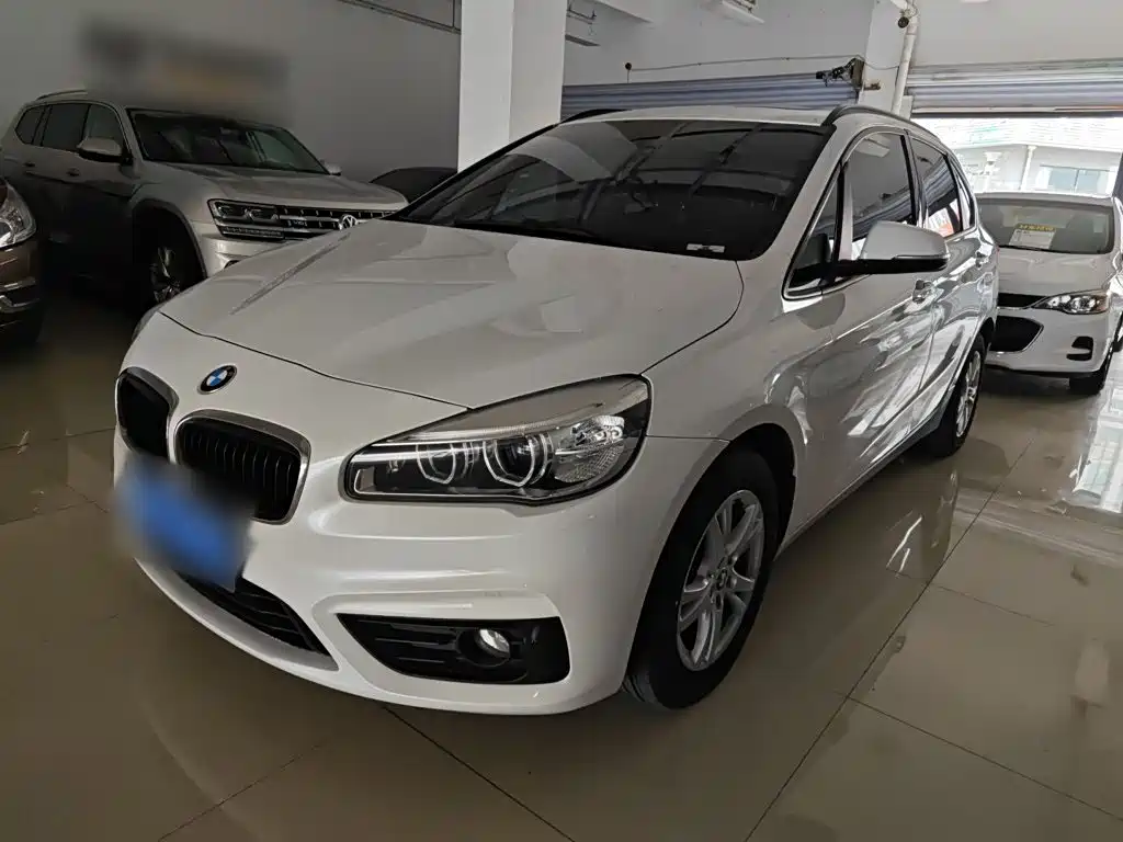 BMW 2 Series Station Wagon 2017 — фото 1