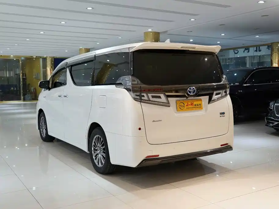 Toyota Vellfire 2023 — фото 19