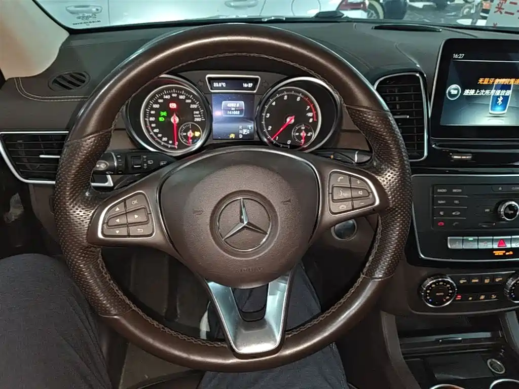 Mercedes-Benz GLE 2017 — фото 11