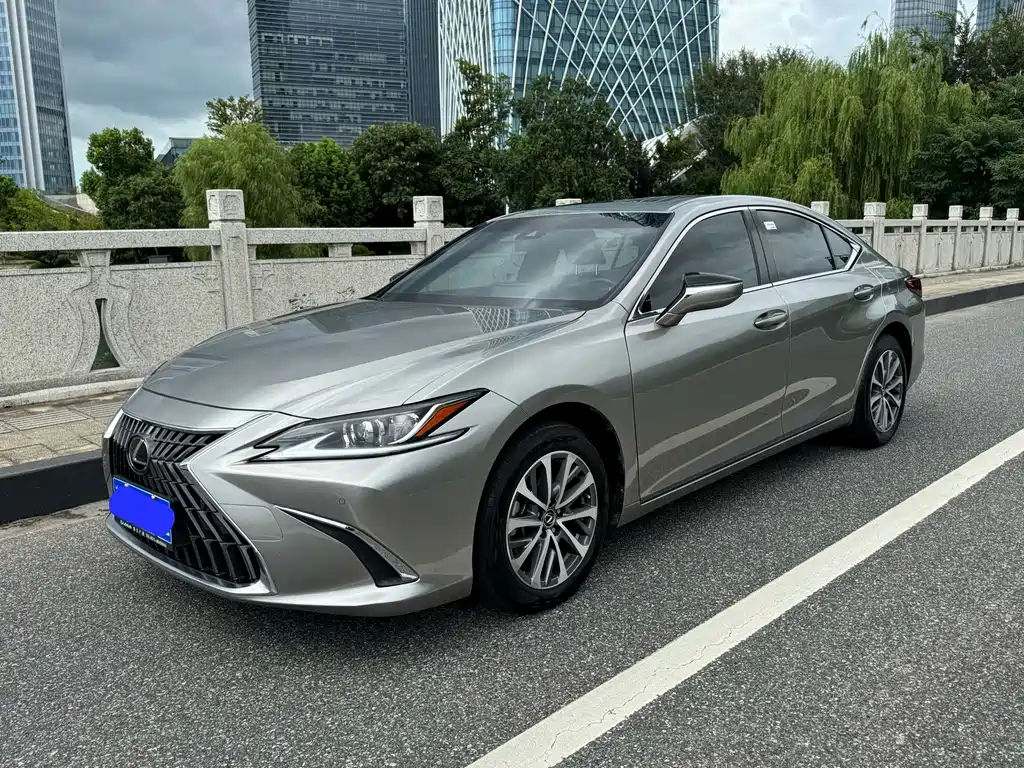 Lexus ES 2024 — фото 1