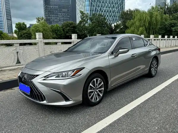 Lexus ES 2024