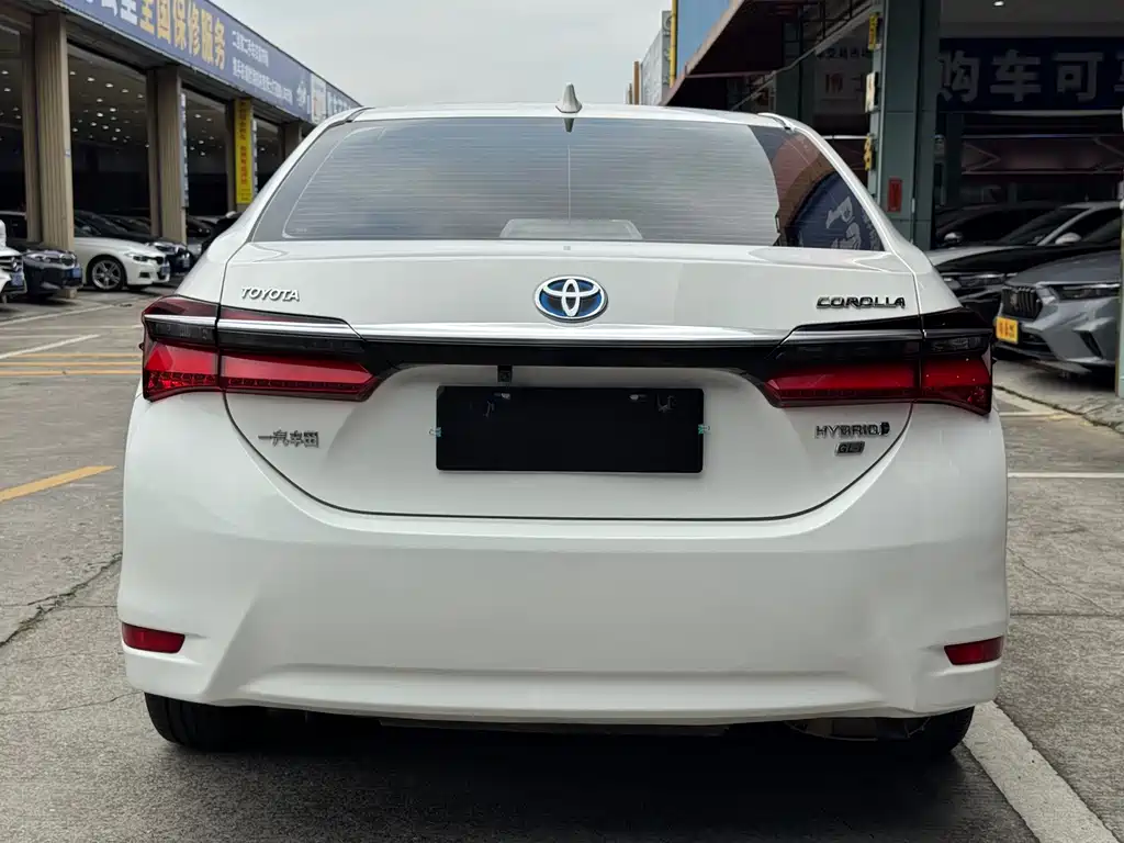 Toyota Corolla 2017 — фото 17