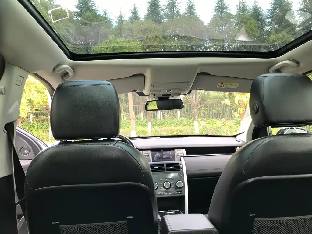 Land Rover Discovery Sport 2017 — фото 18