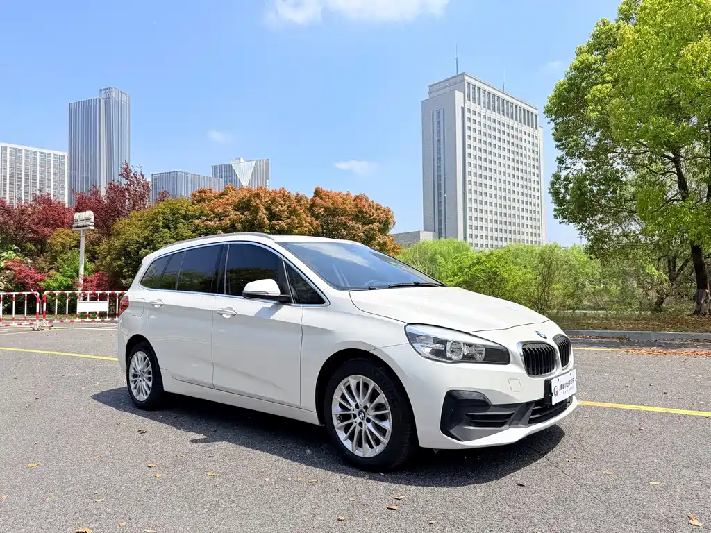 BMW 2 Series Wagon 2020 — фото 3