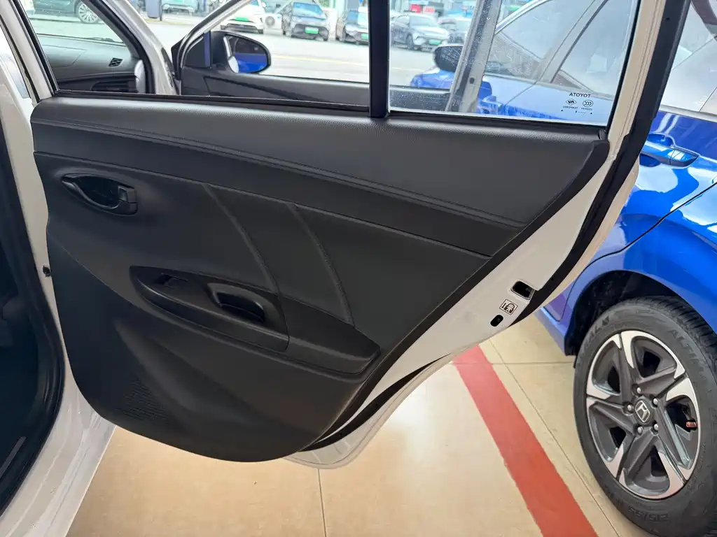 Toyota Yaris L 2018 — фото 21