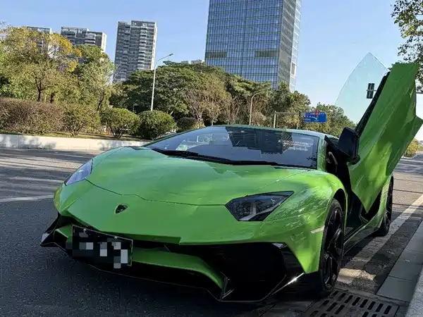 Lamborghini Aventador 2011