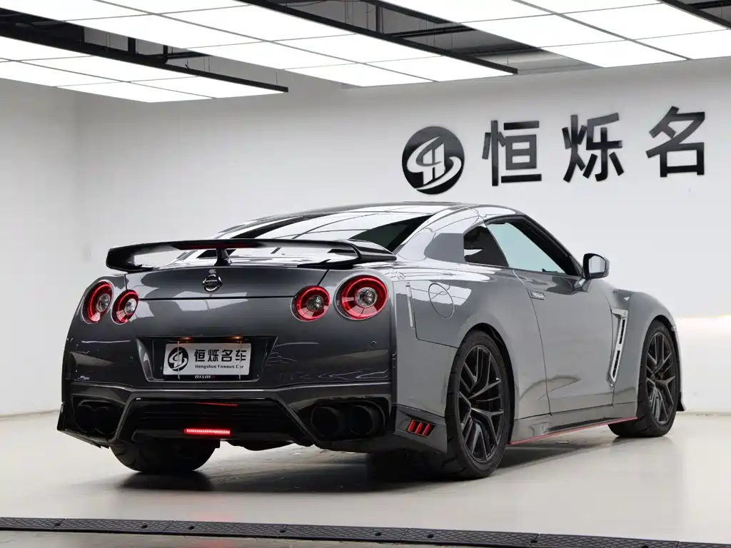 Nissan GT-R 2015 — фото 24