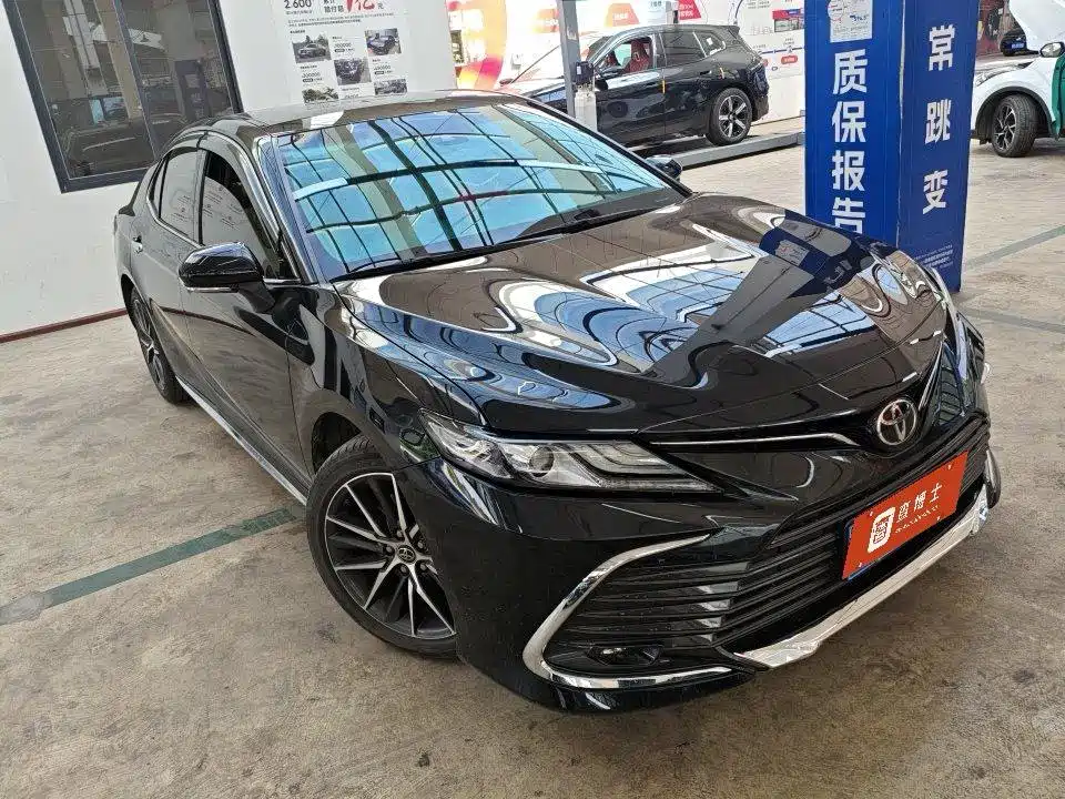 Toyota Camry 2024 — фото 2
