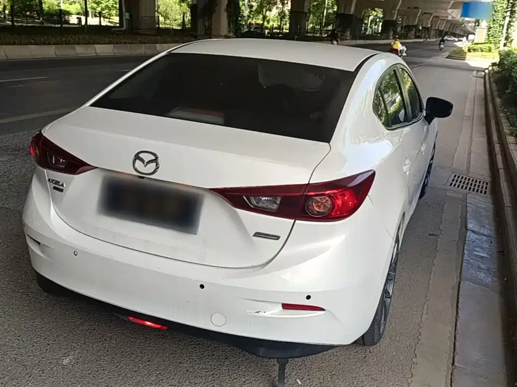 Mazda 3 Axela 2016