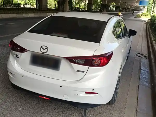 Mazda 3 Axela 2016
