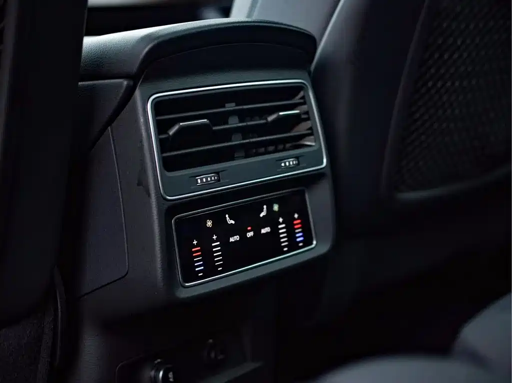 Audi Q7 2021 — фото 25