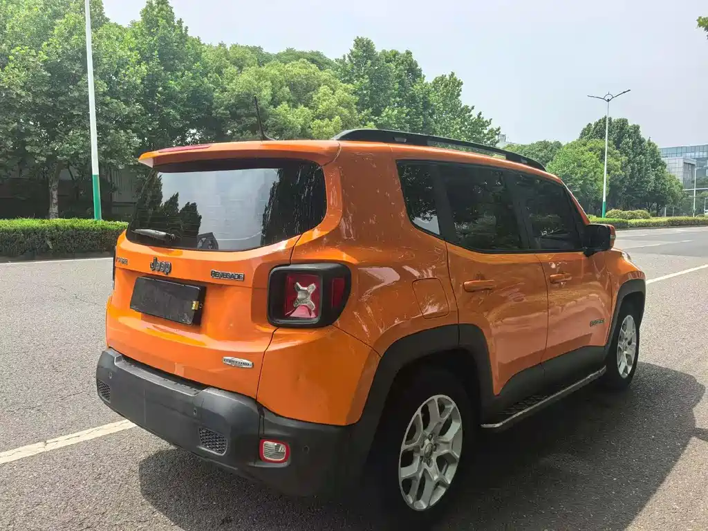 Jeep Renegade 2018 — фото 7