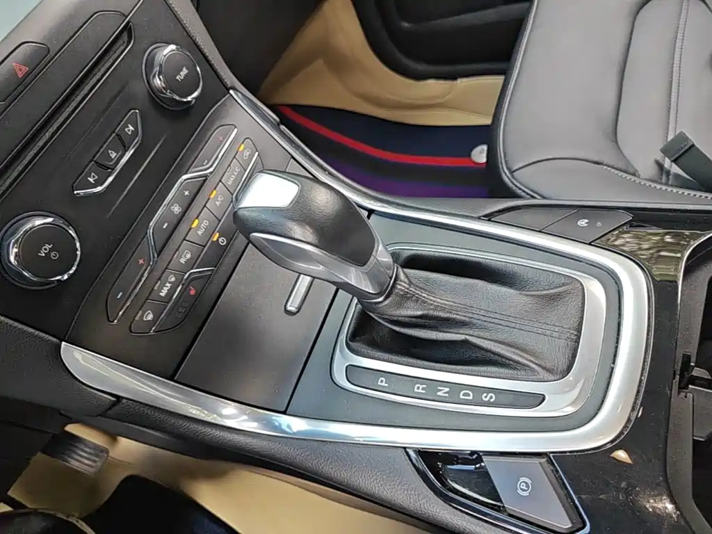 Ford Edge 2018 — фото 14