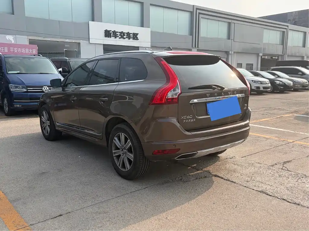 Volvo XC60 2016 — фото 18