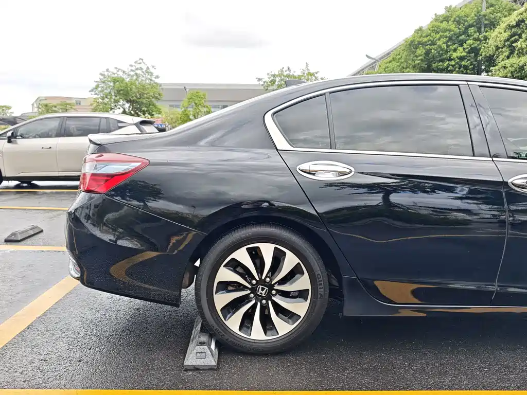 Honda Accord 2018 — фото 24