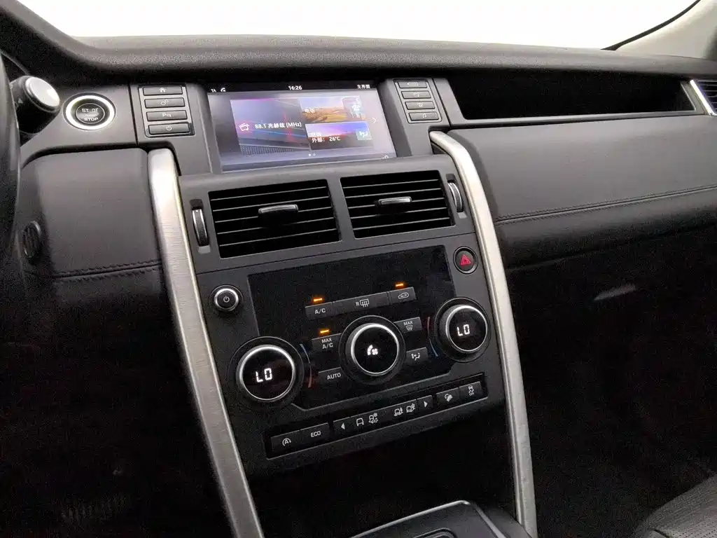 Land Rover Discovery Sport 2017 — фото 12