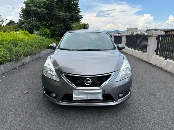 Nissan Tiida 2013