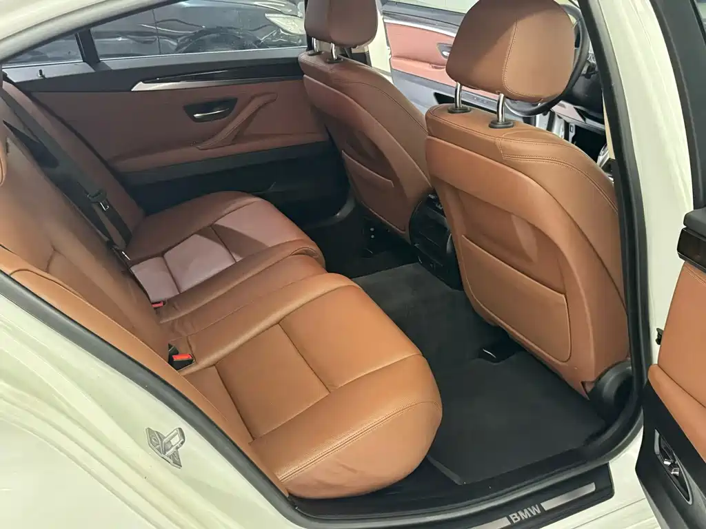 BMW 5 Series 2014 — фото 10