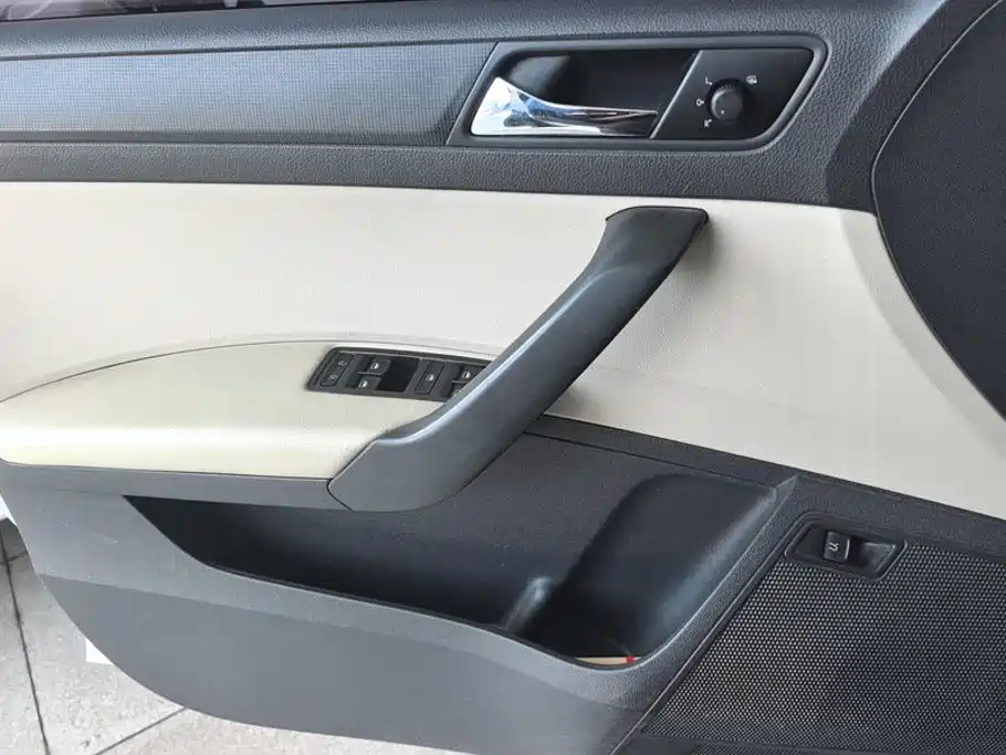 Skoda Rapid 2014 — фото 7