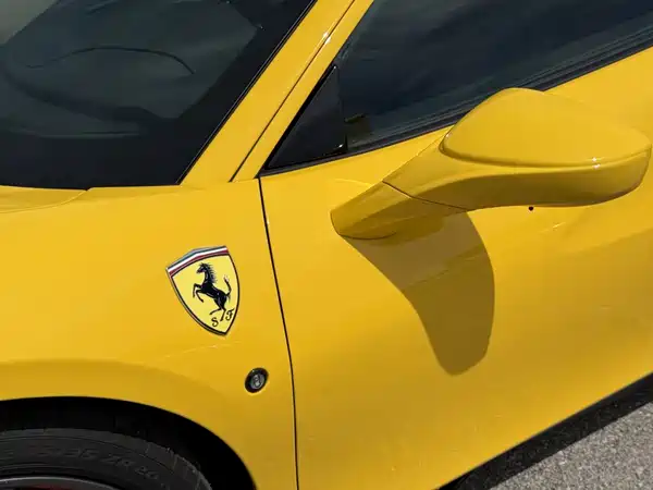 Ferrari F8 2023