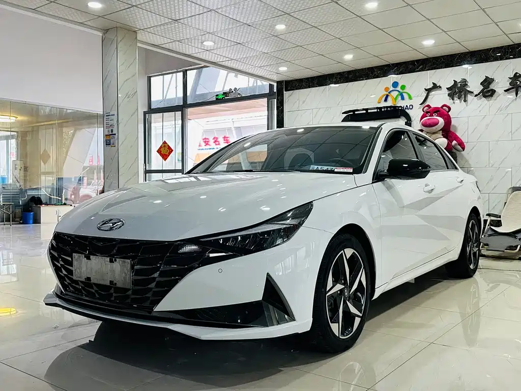 Hyundai Elantra 2022