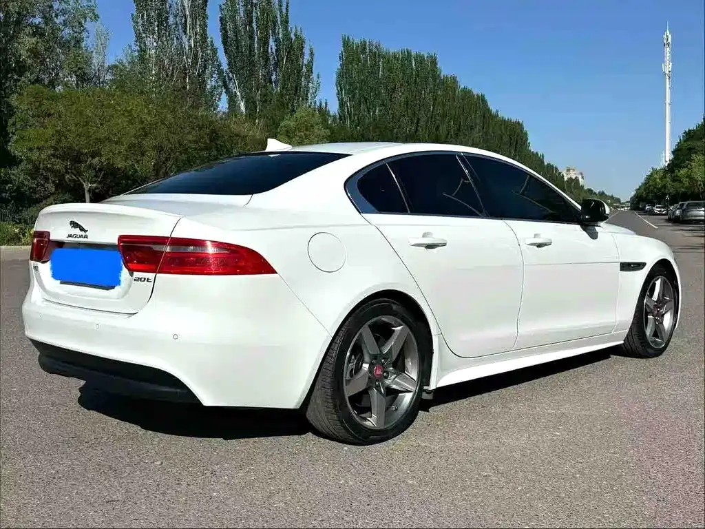 Jaguar XE 2017 — фото 7