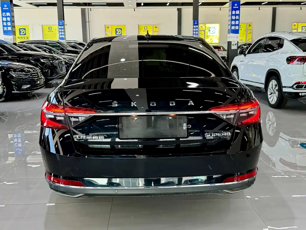 Skoda Superb 2023 — фото 11