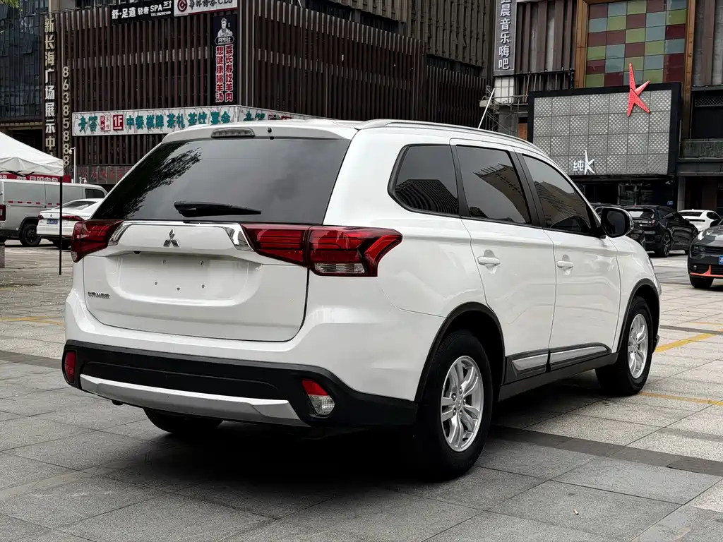 Mitsubishi Outlander 2016