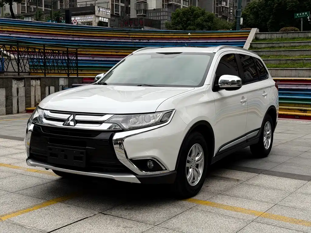 Mitsubishi Outlander 2016