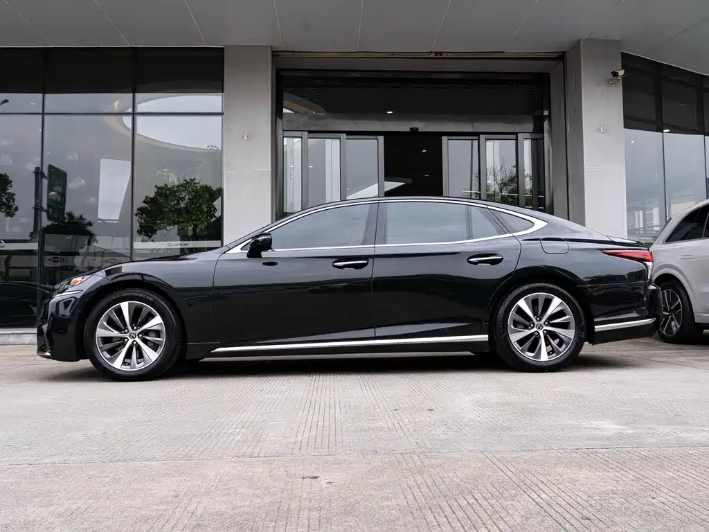 Lexus LS 2019