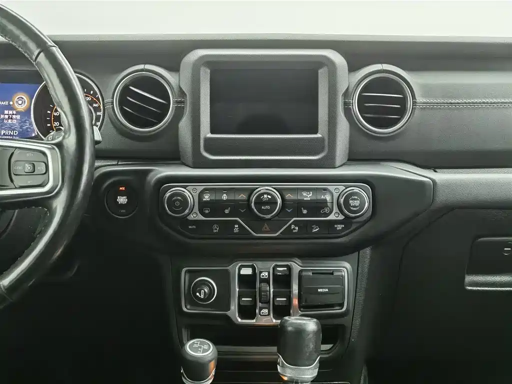 Jeep Wrangler 2020 — фото 12