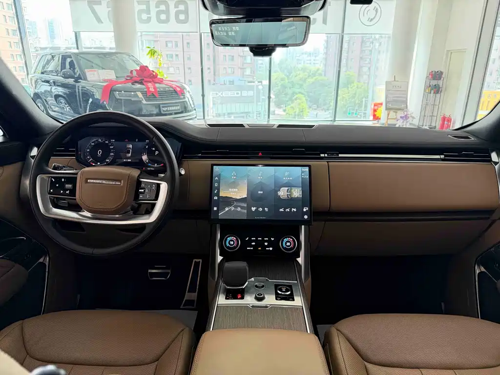 Land Rover Range Rover 2023 — фото 18